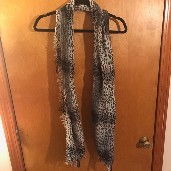 Patterned Scarf - Picture 3 of 4